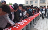 汽車(chē)工程系舉行“5.25，我愛(ài)我”心理健康主題簽名活動(dòng)