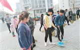 建筑工程系分團委開展“保護環(huán)境，你我同行”志愿者活動