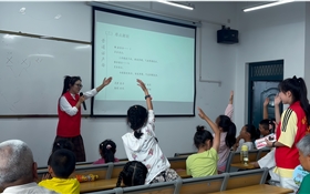 青春三下鄉(xiāng)∣童語同音  共筑未來——“聲潤?quán)l(xiāng)土”志愿服務(wù)團(tuán)開展社區(qū)兒童推普特色活動