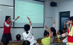 青春三下鄉(xiāng)∣童語同音  共筑未來——“聲潤鄉(xiāng)土”志愿服務團開展社區(qū)兒童推普特色活動